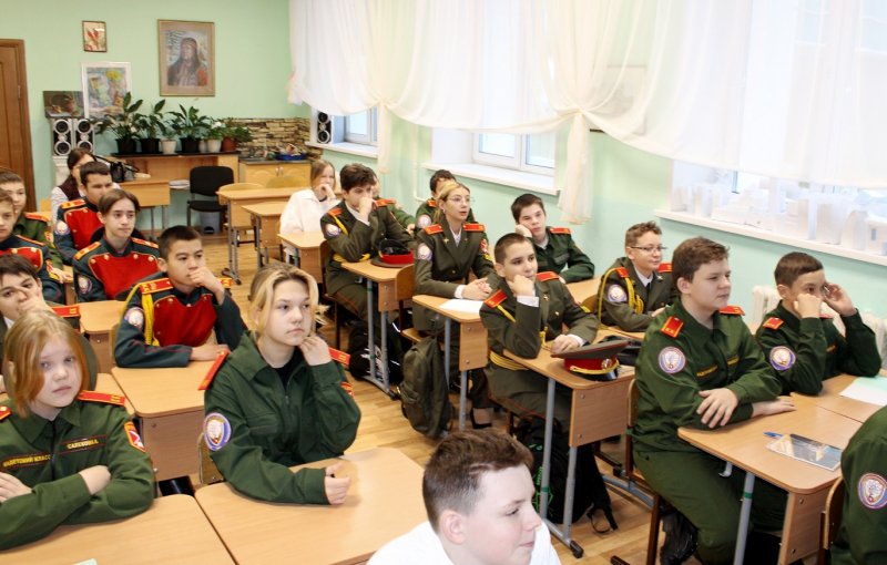 Надымские полицейские провели встречи с учащимися в рамках Всероссийского Дня правовой помощи детям