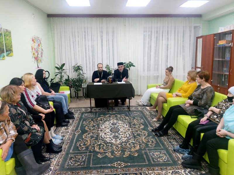 Полицейские и общественники Надыма приняли участие в правовой встрече, приуроченной к Дню матери