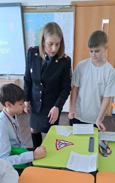 Сотрудники Надымской Госавтоинспекции провели квест-игру для школьников